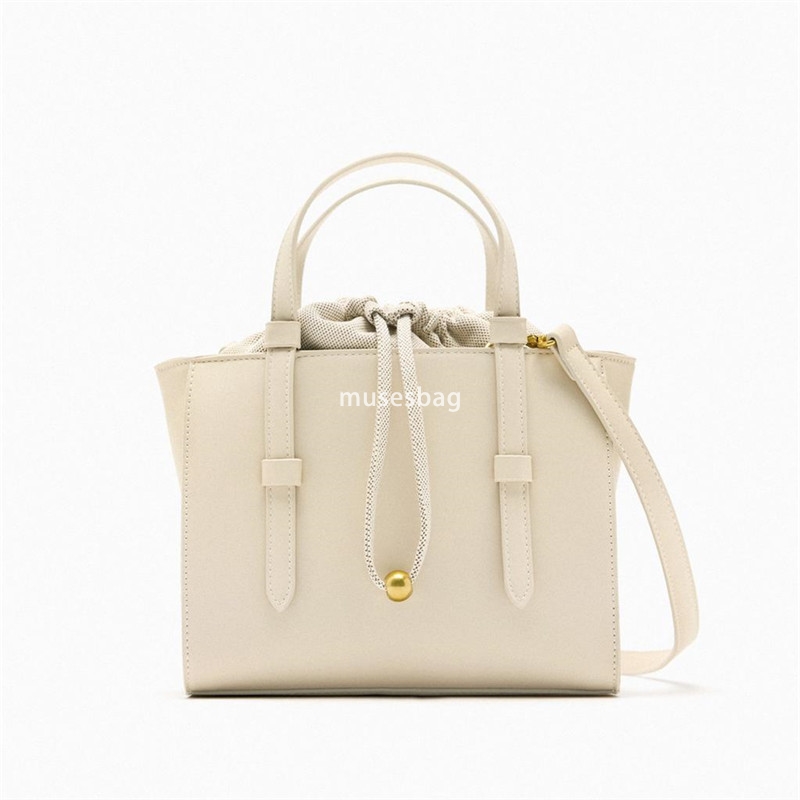 New high-end shoulder bag with drawstring drawstring drawstring mouth portable crossbody bag casual and versatile bucket bag luxurious and essential f