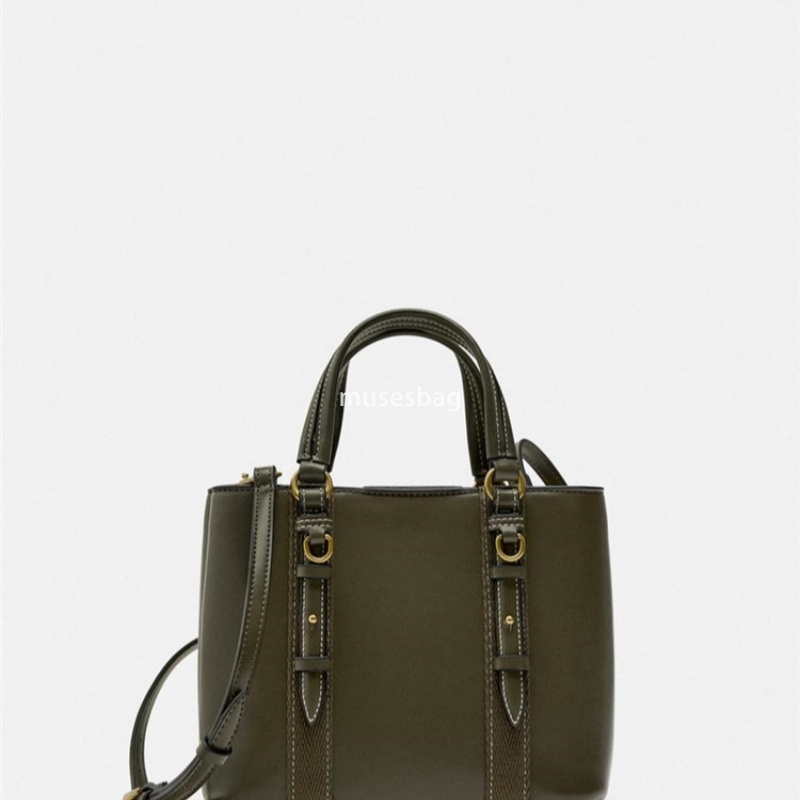 High quality new niche fashion shoulder bag design sense mini handbag crossbody small square bag versatile commuting bucket bag