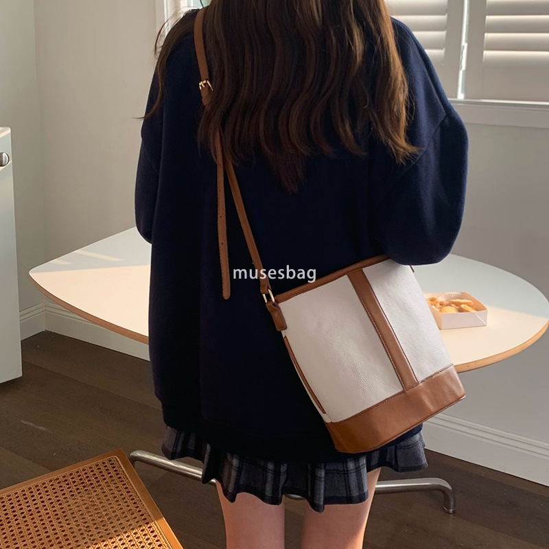 New Retro Shoulder Bag Fashionable and Minimalist Texture Spliced Bucket Bag Versatile Crossbody Bag Commuting Large Capacity Underarm Bag