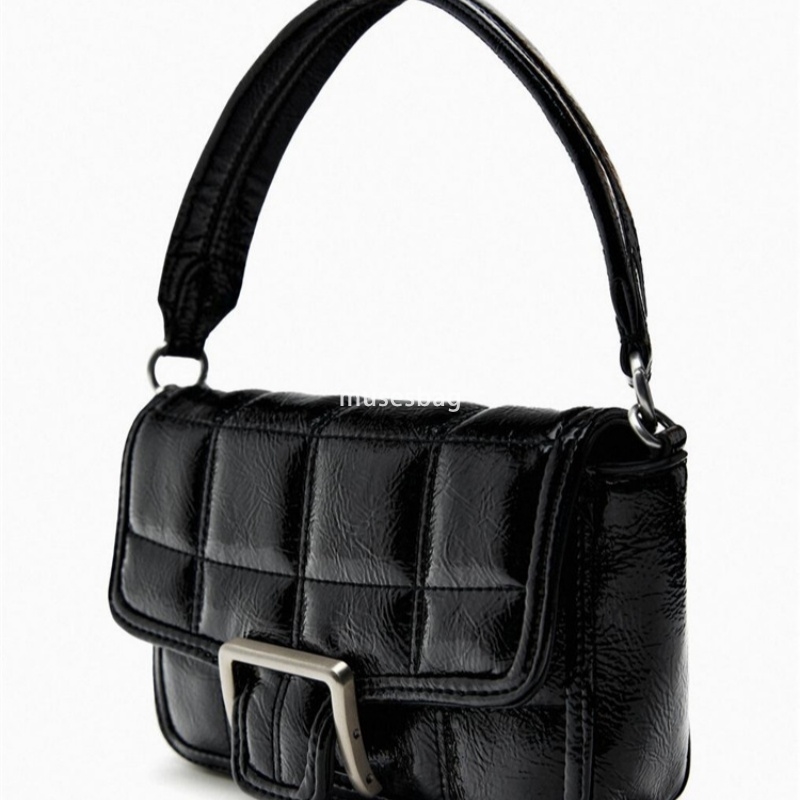 Summer New Small Square Bag Buckle Decoration Quilted Handheld Crossbody Shoulder Bag Lazy and Cute Handheld Bag Essential for Travel Small Bag