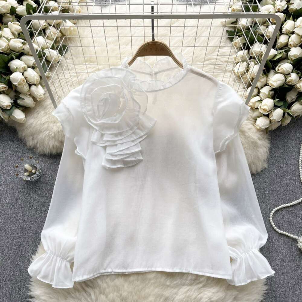 Wearing a French top in early spring for women with a three-dimensional floral sweetness and a wooden ear edge collar pullover bubble sleeves chiffon 