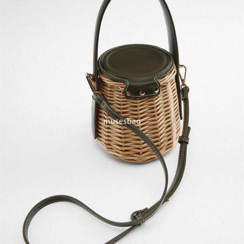 New high-end fashion woven bucket bag leisure beach shoulder bag outdoor carrying crossbody bag special bag