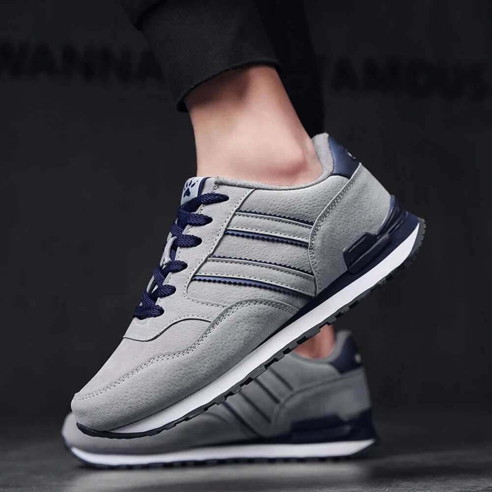 Classical Lightweight Sneakers Suede Leather Men Running Outdoor Comfortable Sport Breathable Flat Casual Shoes Ddmysaturn