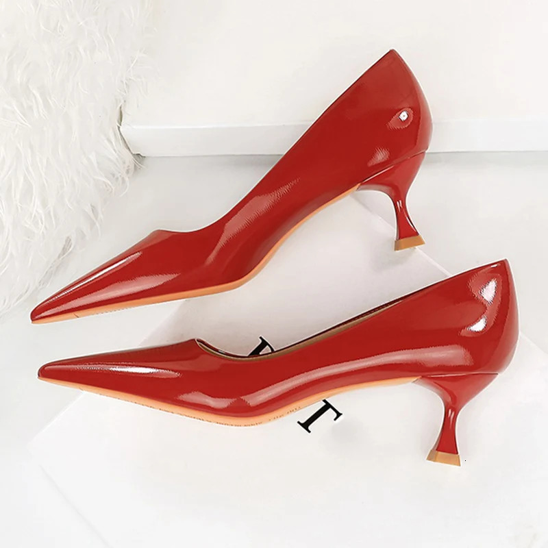 Elegant Womens 5.5cm High Heels Patent Leather Pump Office Womens Naked Kitten Mid Low Feet Tucken Wedding Party Shoes 240606