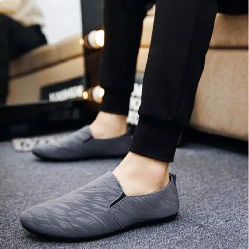 Men Flat Casual Loafers Trend Slip on Sport Shoes Fashion Light Breathable Solid Color Walking Shoes Zapatillas Hombre 240606