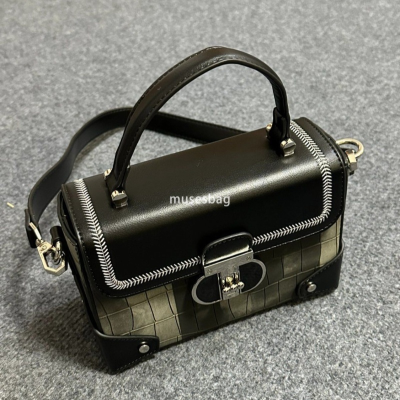 High end and fashionable small fragrant wind ice blue shoulder bag new fashionable and stylish small square bag commuting crossbody bag