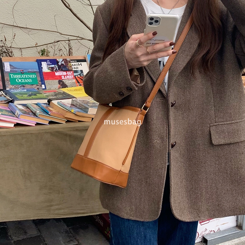 New Retro Shoulder Bag Fashionable and Minimalist Texture Spliced Bucket Bag Versatile Crossbody Bag Commuting Large Capacity Underarm Bag
