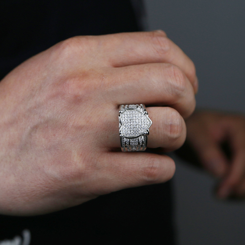 2024 Hip Hop Top Sell Eternity Wedding Rings Sparkling Jewelry Sterling Sier Fill Pave White Sapphire Party Women Heart Ring For Lover Gift