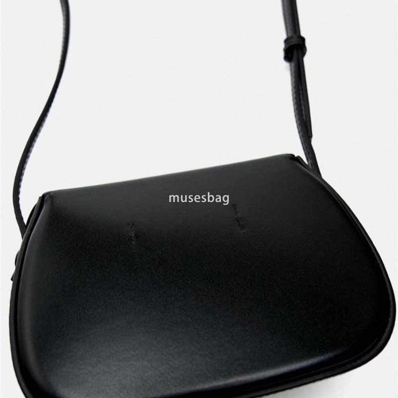 New fashionable and high-quality shell bag with niche design black shoulder bag with simple and generous box style crossbody bag