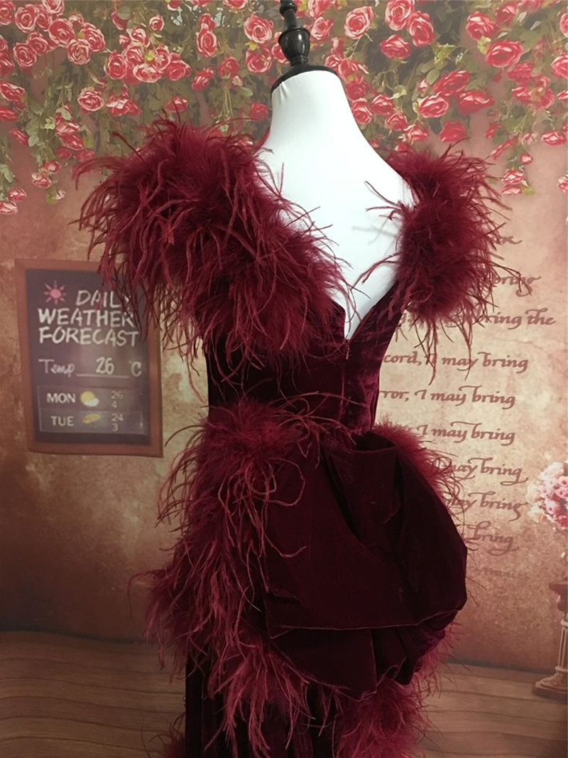 Vintage Burgundy Velvet Evening Dresses Feathers Bustle Victorian Elegant Formal Event Gowns Pearls Beaded Sleeveless Long A-Line Prom Dress For Women