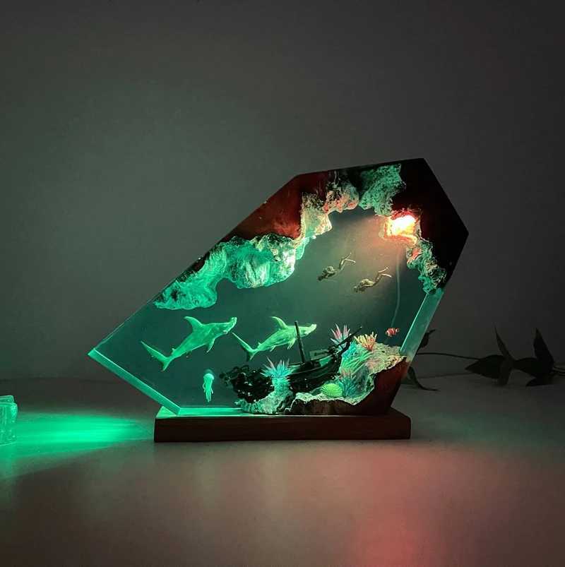 Desk Lamps Seabed World Organism Resin Table Light Creactive Art Decoration Lamp Shark Sunken Ship Divers Theme Night Light USB Charge S2460555