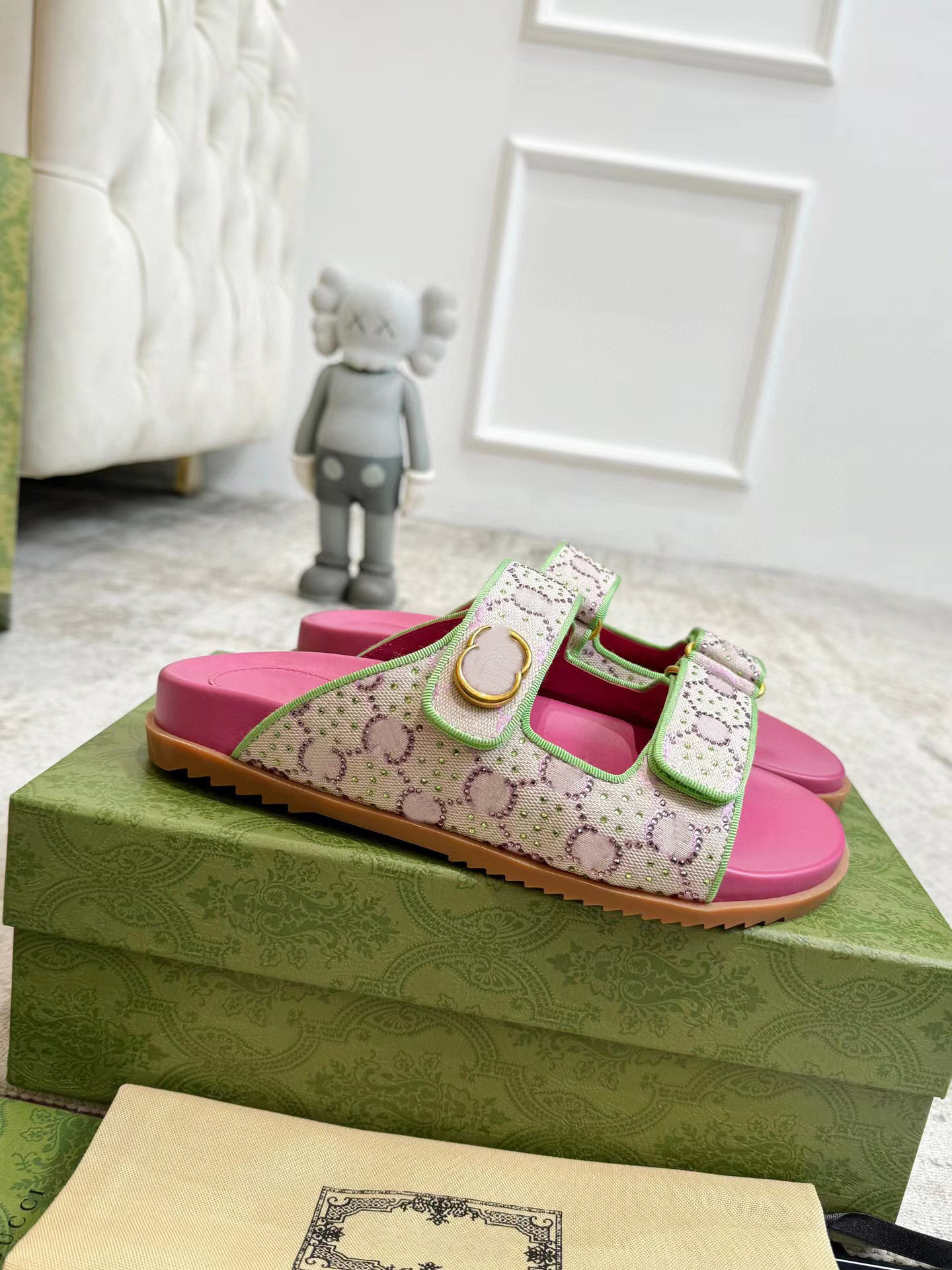 2024 fashion Designer Slippers Velcro flat sandals Beach shoes Canvas metal button Beach sandals