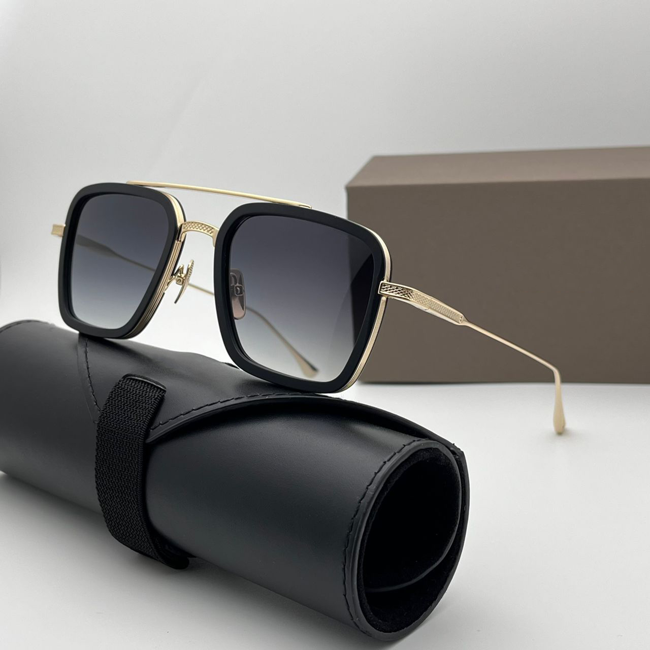 Sunglasses For Women Summer Style FLIGHT 006 Anti-Ultraviolet Retro Plate Square Full Frame Special design Glasses Random Box