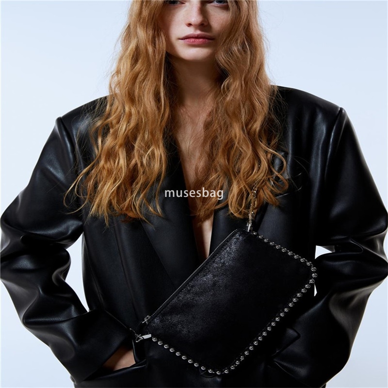 High quality new chain texture small square bag versatile fashion shoulder bag with rivet decoration black large capacity crossbody bag