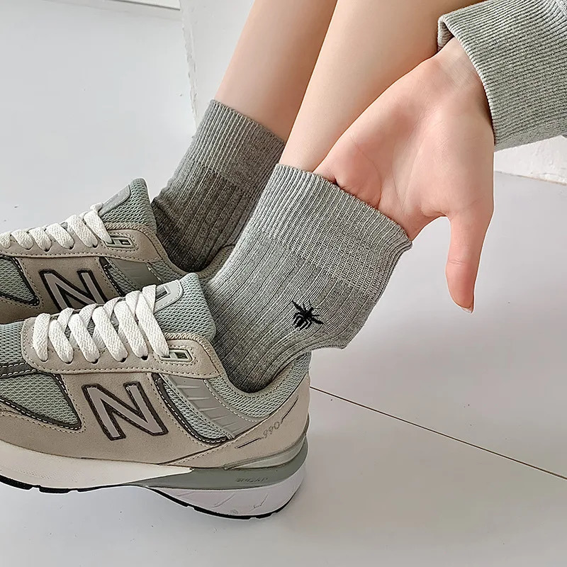 5 Pair Mixed Women Girls Bee Embroidery Cotton Korean Ins Sport Casual Ankle Low Tube Socks 240601