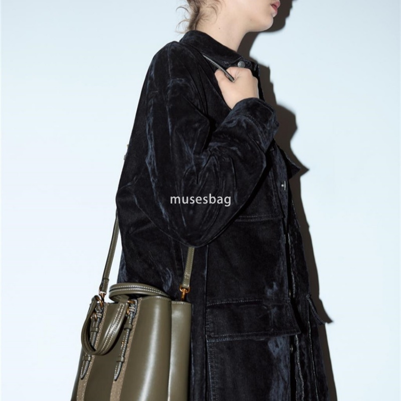 High quality new niche fashion shoulder bag design sense mini handbag crossbody small square bag versatile commuting bucket bag
