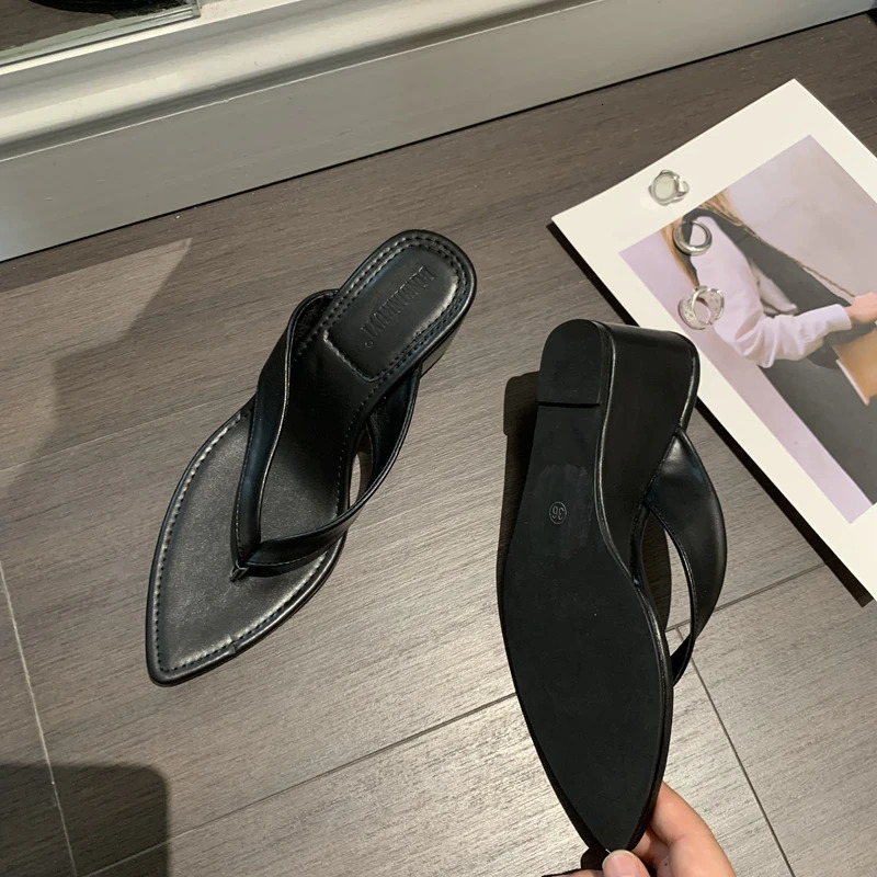 Summer Womens Slide Fashion Narrow Band Slide High Weight Heel Slide Outdoor Beach Slide Flip Shoes Holiday Shoes 240606