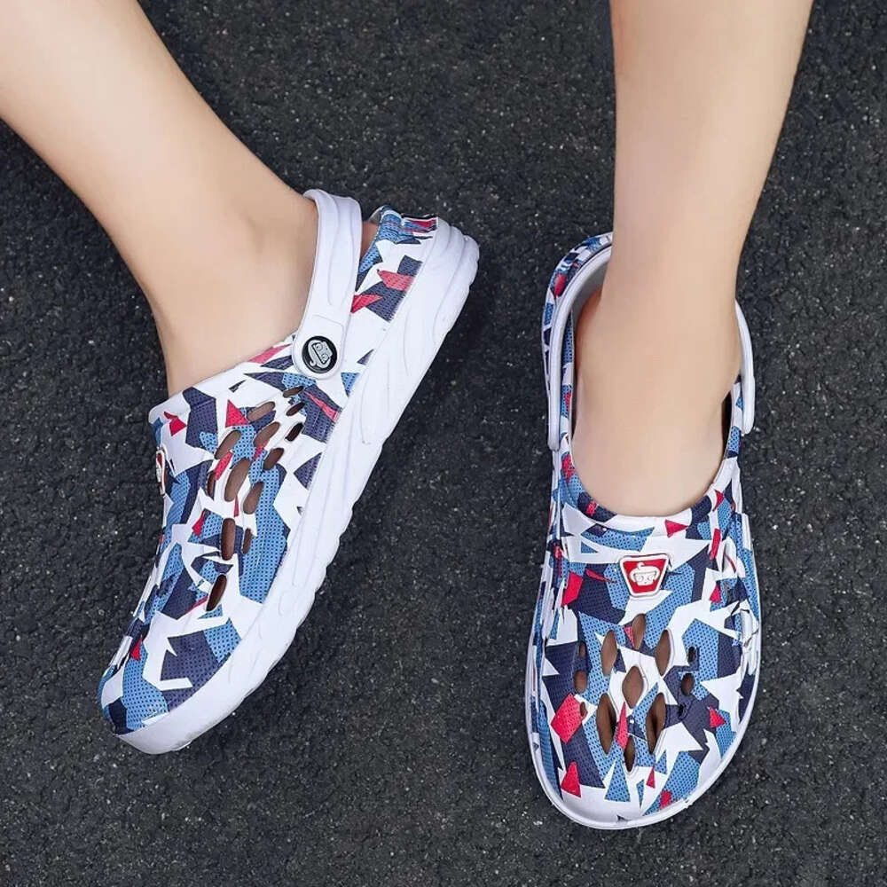 Clogs Beach Outdoor Slippers Soft Bottom Aqua Shoes Men Clog Sandals Comfortable Breathable Zapatos Hombre Ddmysaturn