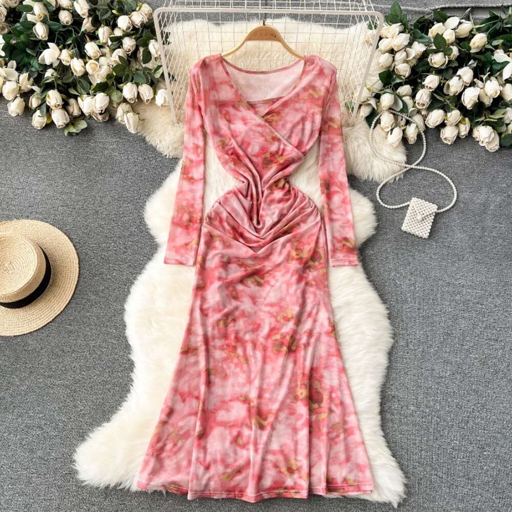 French romantic floral dress for women with a slim waist design light luxury atmosphere and a unique and extraordinary long skirt