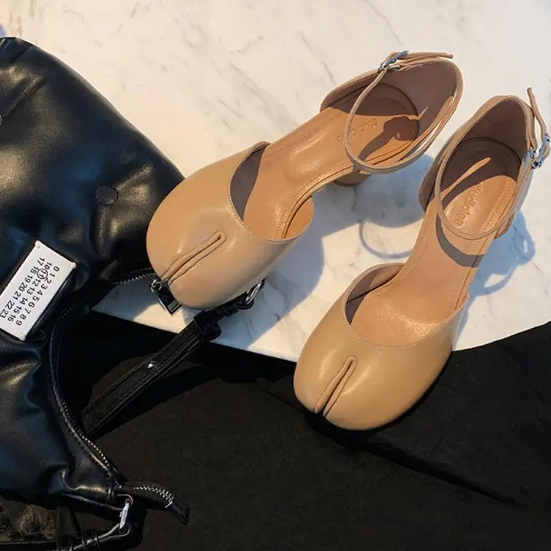 Fashion Tabi Ninja WomenRound Split Toe Shallow Thick New Sandals Single Mid Heel Mary Janes Shoes Female Pumps 240515