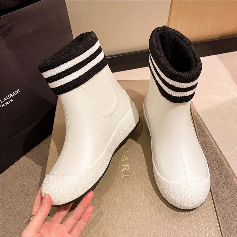 Solid Men Fashion Rain Boots Rubber Casual Ankle Bootie Non Skid Wading Womens Warm er Rainy Shoes for Walking Street 2