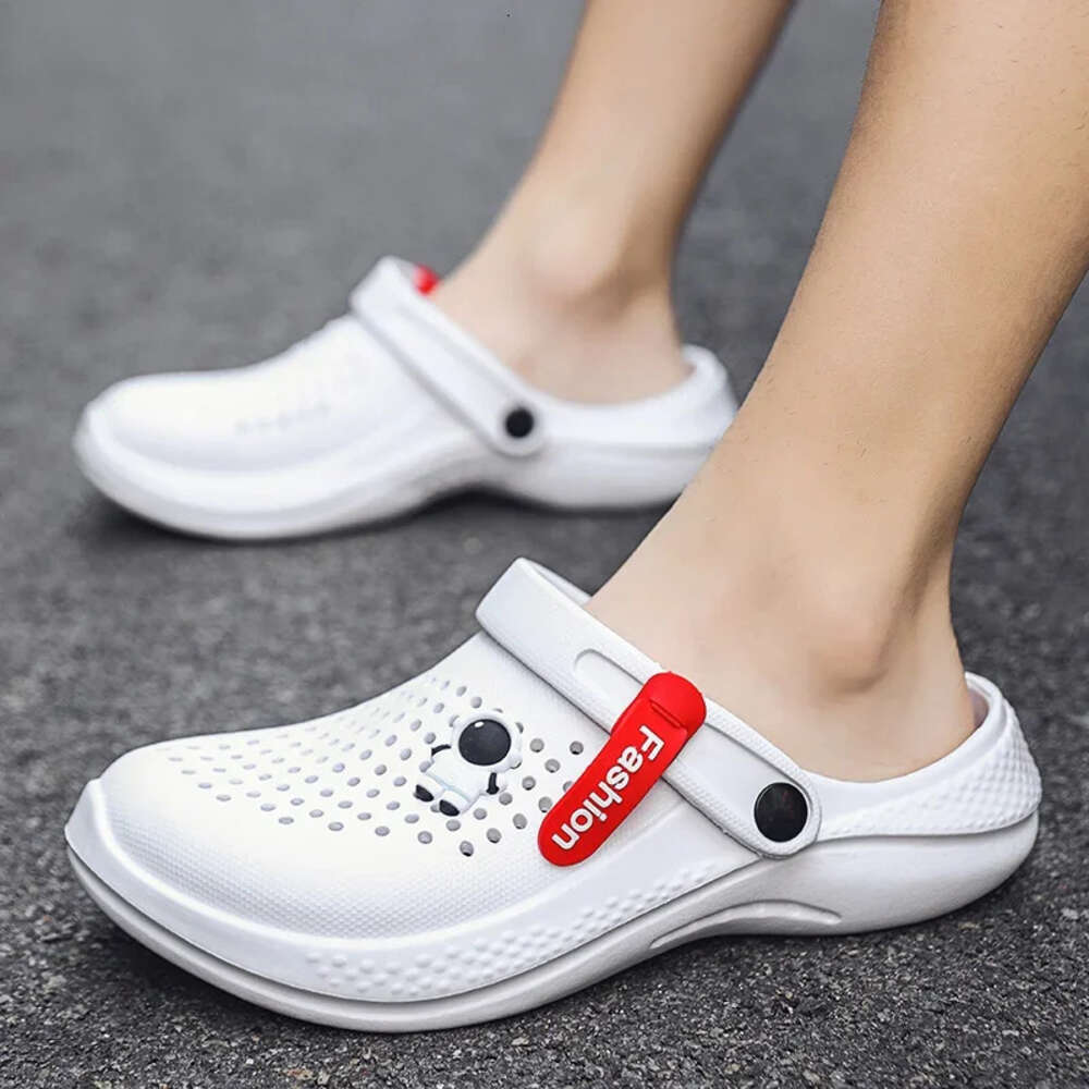 Outdoor New Beach Sandals Lightweight Soft Breathable EVA Mens Slippers Fashion Male Garden Men Clogs Couple Casual Shoes Ddmysaturn