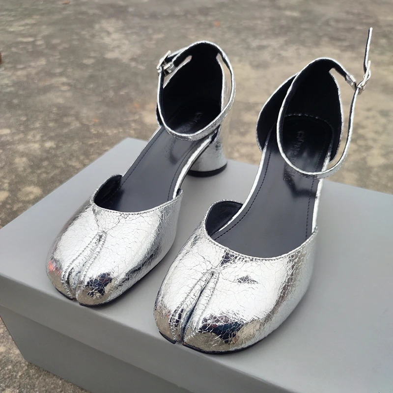 Fashion Tabi Ninja WomenRound Split Toe Shallow Thick New Sandals Single Mid Heel Mary Janes Shoes Female Pumps 240515