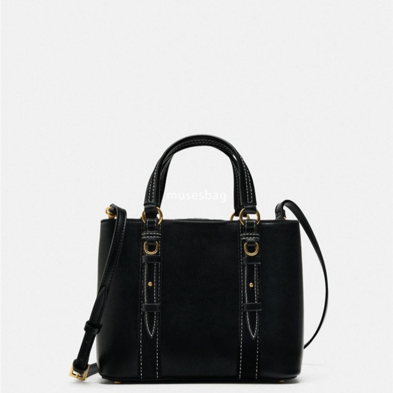 High quality new niche fashion shoulder bag design sense mini handbag crossbody small square bag versatile commuting bucket bag
