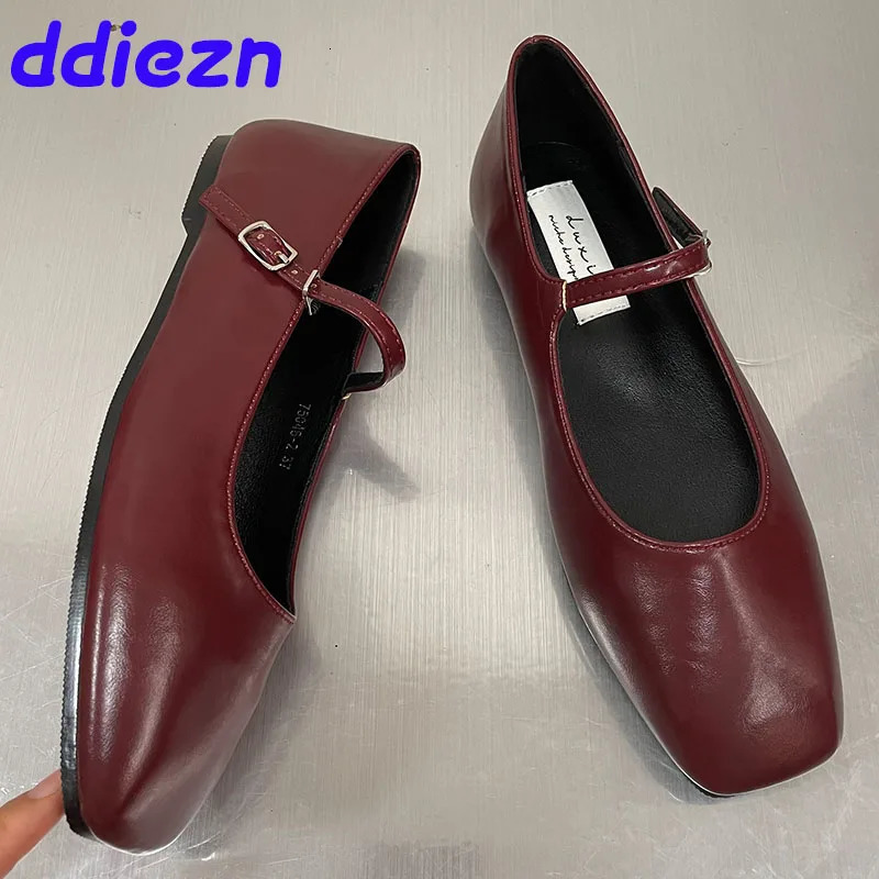 Fashion Womens Ballet Apartment Womens Dance Shoes Spring Buckle Shoulder Straps Light Womens Square Toes Womens Lolita Shoes 2024 240606