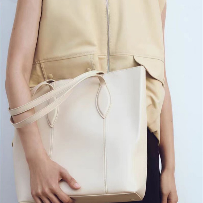 High quality new fashionable niche design single shoulder bag thread catching decoration crossbody bag large capacity travel shopping tote bag
