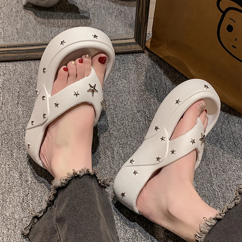 Summer womens punk flip garden shoes celebrity decorative slippers outdoor slippers street beach slippers casual indoor shoes 240606