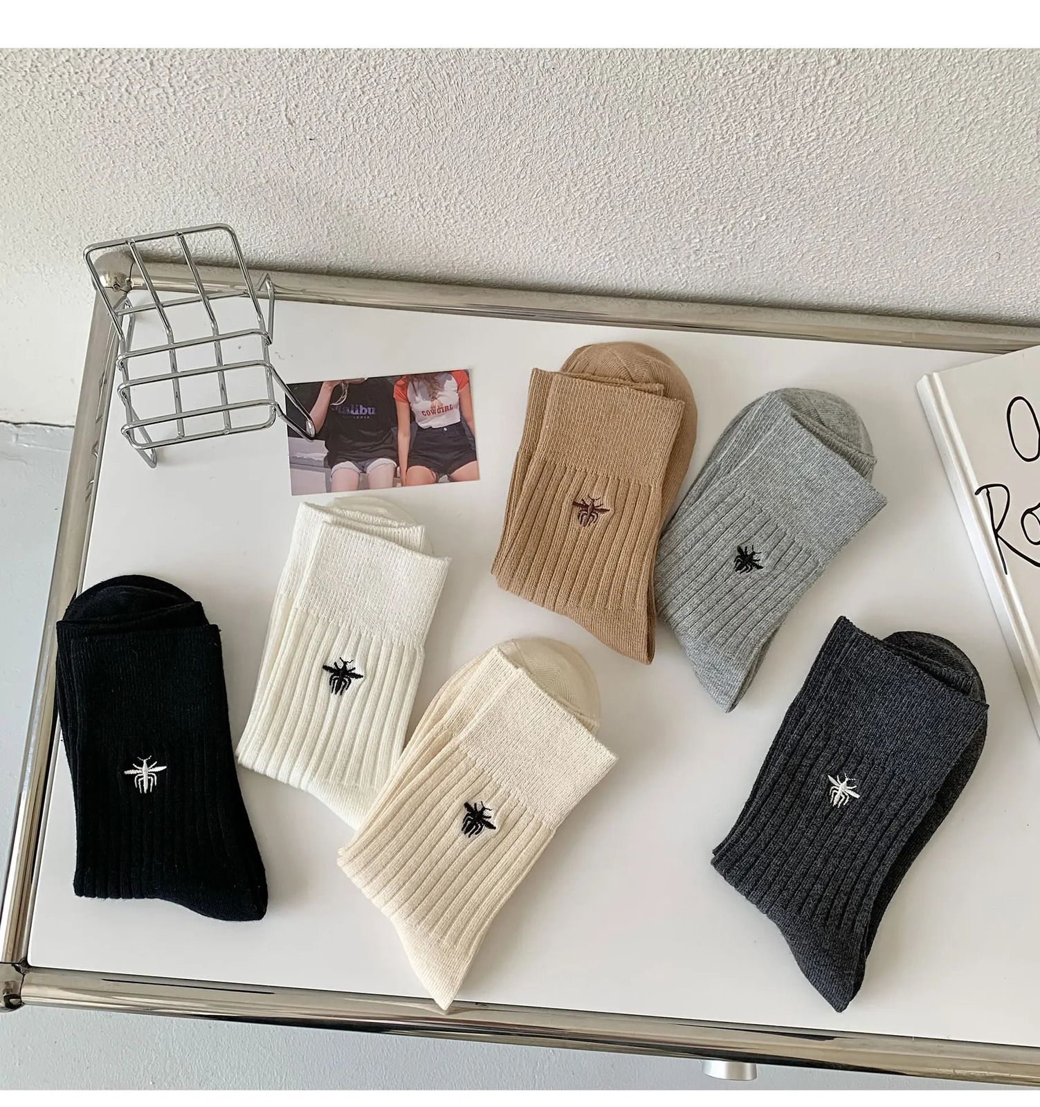 5 Pair Mixed Women Girls Bee Embroidery Cotton Korean Ins Sport Casual Ankle Low Tube Socks 240601