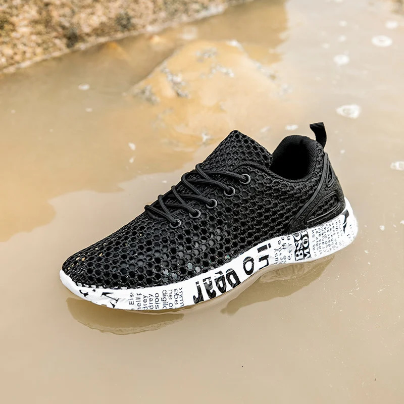 Summer Women Outdoor Sports Shoes Aqua Shoes Man Canyoneering Beach Shoes Black Mesh Sneakers Water Shoes Female Sandals 240606