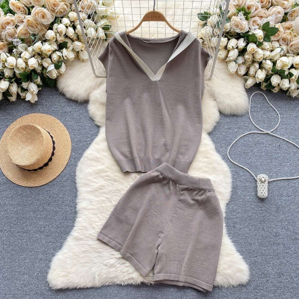 Korean version of womens lazy casual set with contrasting color hooded sweater loose and versatile wide leg shorts two-piece trendy set