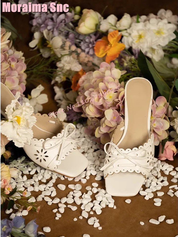Fashionable hollow flower bow slider square shoelace UIP block middle heel retro elegant womens shoes 2024 summer model 240606