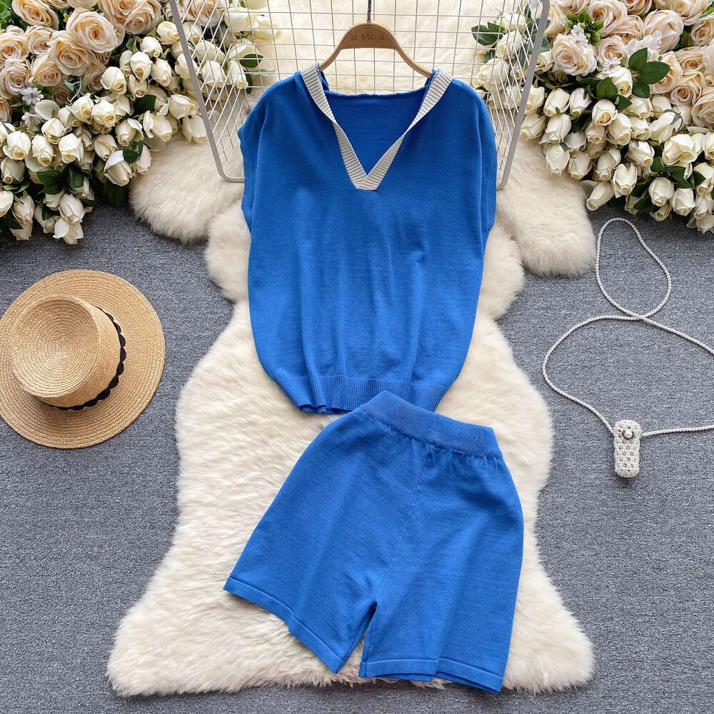 Korean version of womens lazy casual set with contrasting color hooded sweater loose and versatile wide leg shorts two-piece trendy set