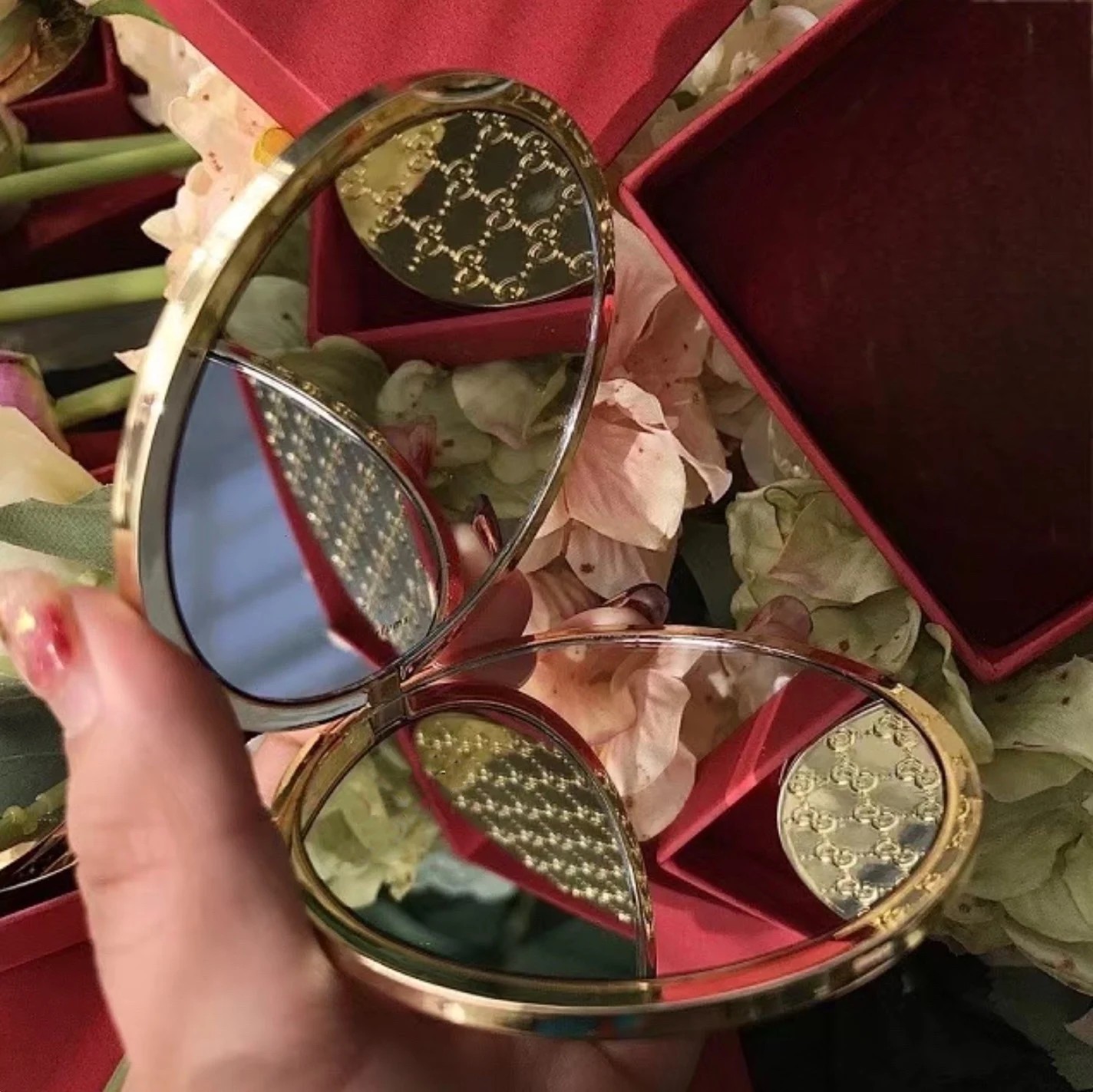Brand Sliver Floral Makeup Mirror Compact Stainless Steel Metal Pocket Vanity Mirror 2 Sided Women Portable Folding Mirror Gift