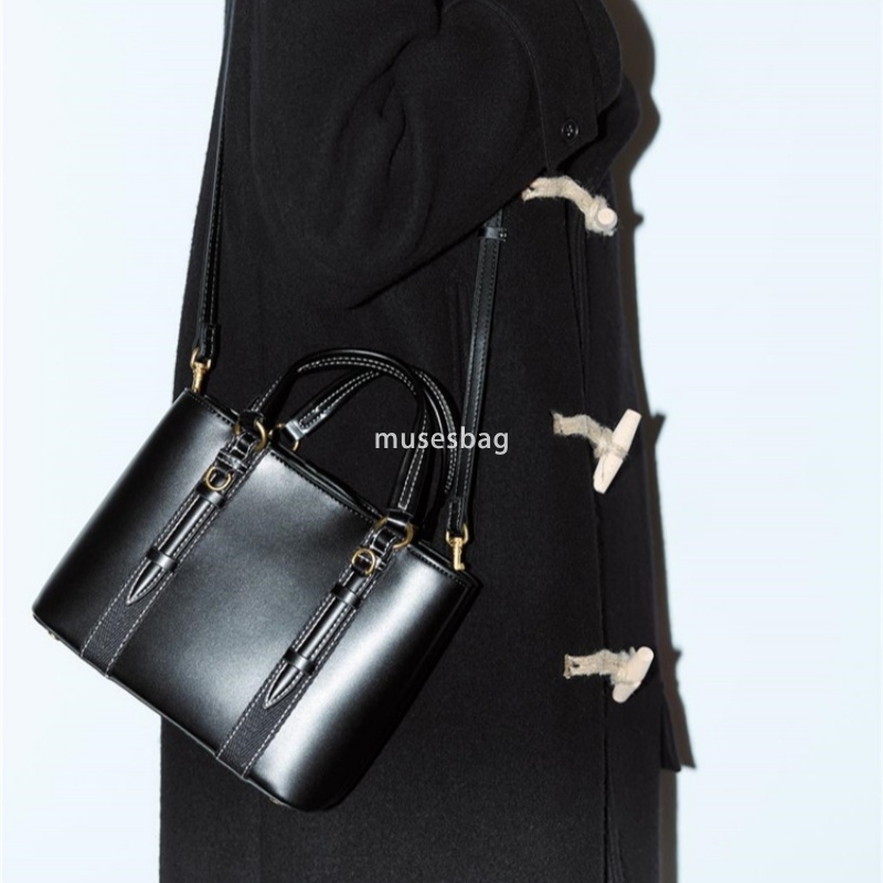 High quality new niche fashion shoulder bag design sense mini handbag crossbody small square bag versatile commuting bucket bag