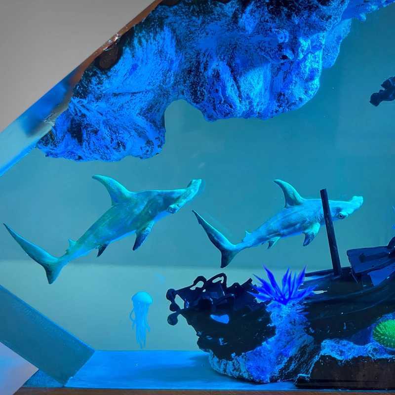 Desk Lamps Seabed World Organism Resin Table Light Creactive Art Decoration Lamp Shark Sunken Ship Divers Theme Night Light USB Charge S2460555