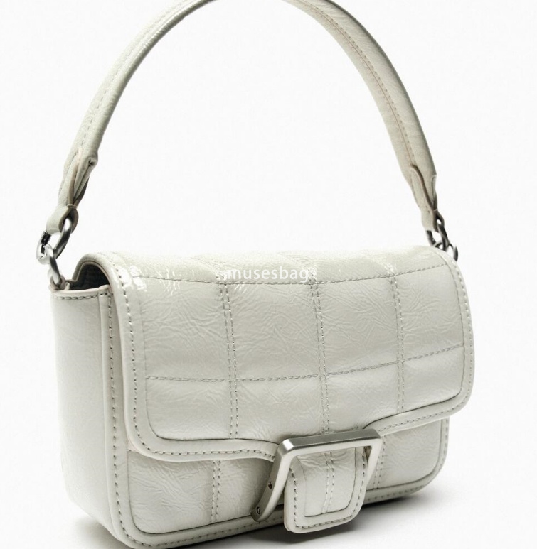 Summer New Small Square Bag Buckle Decoration Quilted Handheld Crossbody Shoulder Bag Lazy and Cute Handheld Bag Essential for Travel Small Bag