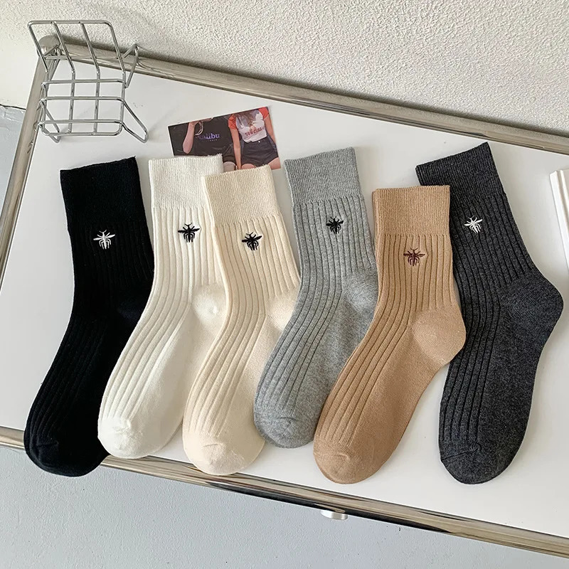 5 Pair Mixed Women Girls Bee Embroidery Cotton Korean Ins Sport Casual Ankle Low Tube Socks 240601