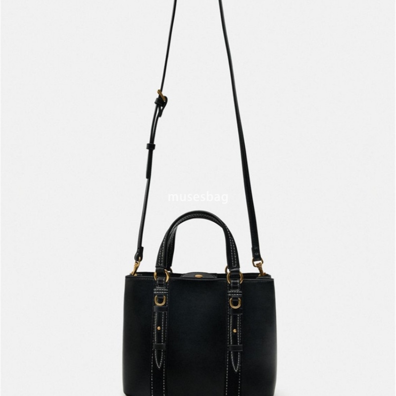 High quality new niche fashion shoulder bag design sense mini handbag crossbody small square bag versatile commuting bucket bag