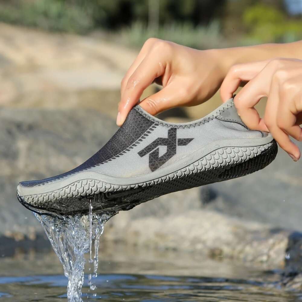 Hot Sell Wide Toe Box Upstream Skidproof Beach Sandals River Sea Minimalist Aqua for Men Swimming Water Shoes