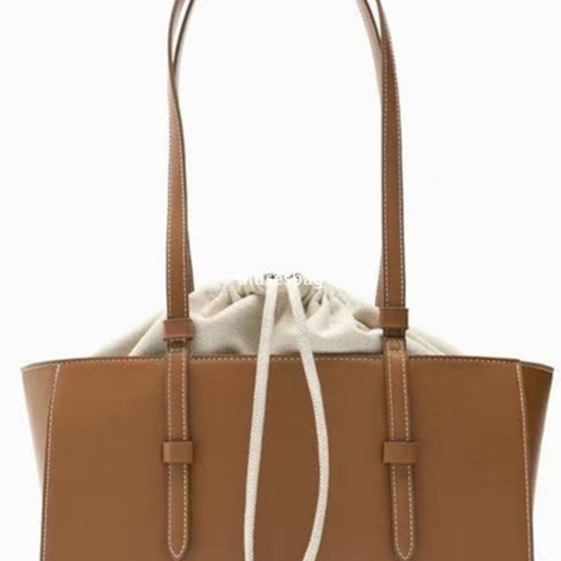 New high-end shoulder bag with drawstring drawstring drawstring mouth portable crossbody bag casual and versatile bucket bag luxurious and essential f