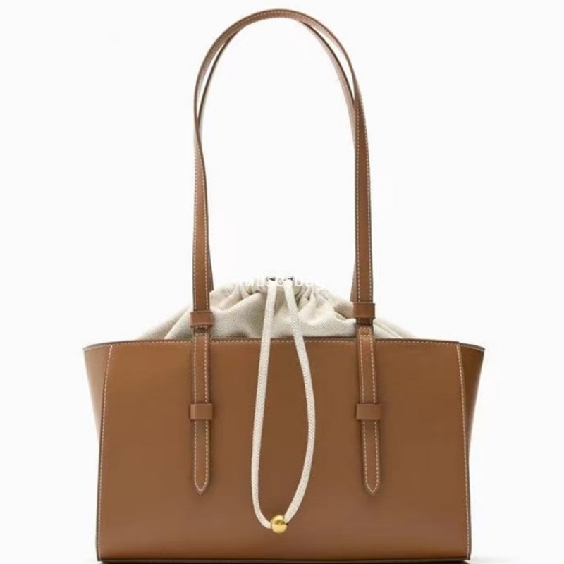 New high-end shoulder bag with drawstring drawstring drawstring mouth portable crossbody bag casual and versatile bucket bag luxurious and essential f