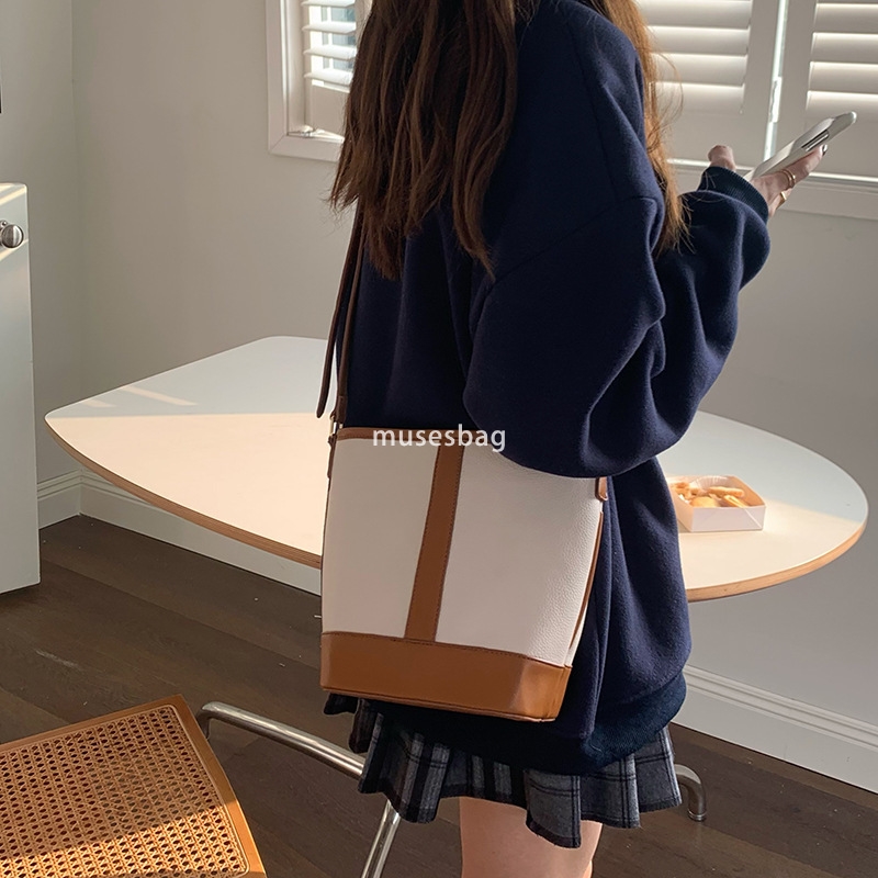 New Retro Shoulder Bag Fashionable and Minimalist Texture Spliced Bucket Bag Versatile Crossbody Bag Commuting Large Capacity Underarm Bag