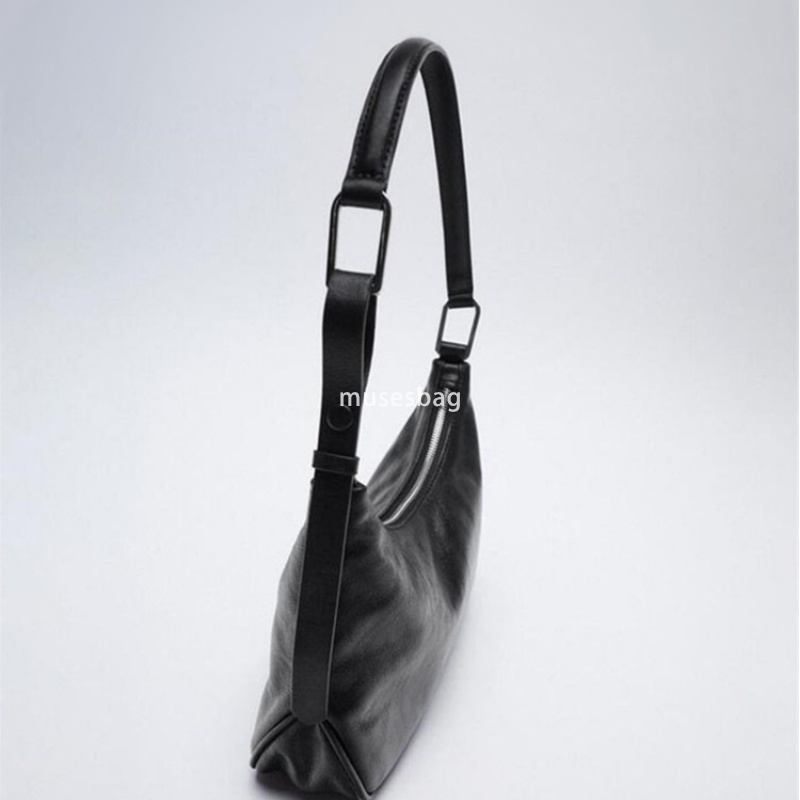 New niche law stick underarm bag black leather high-end feel 100 pairs of bills of lading shoulder bag essential for commuting