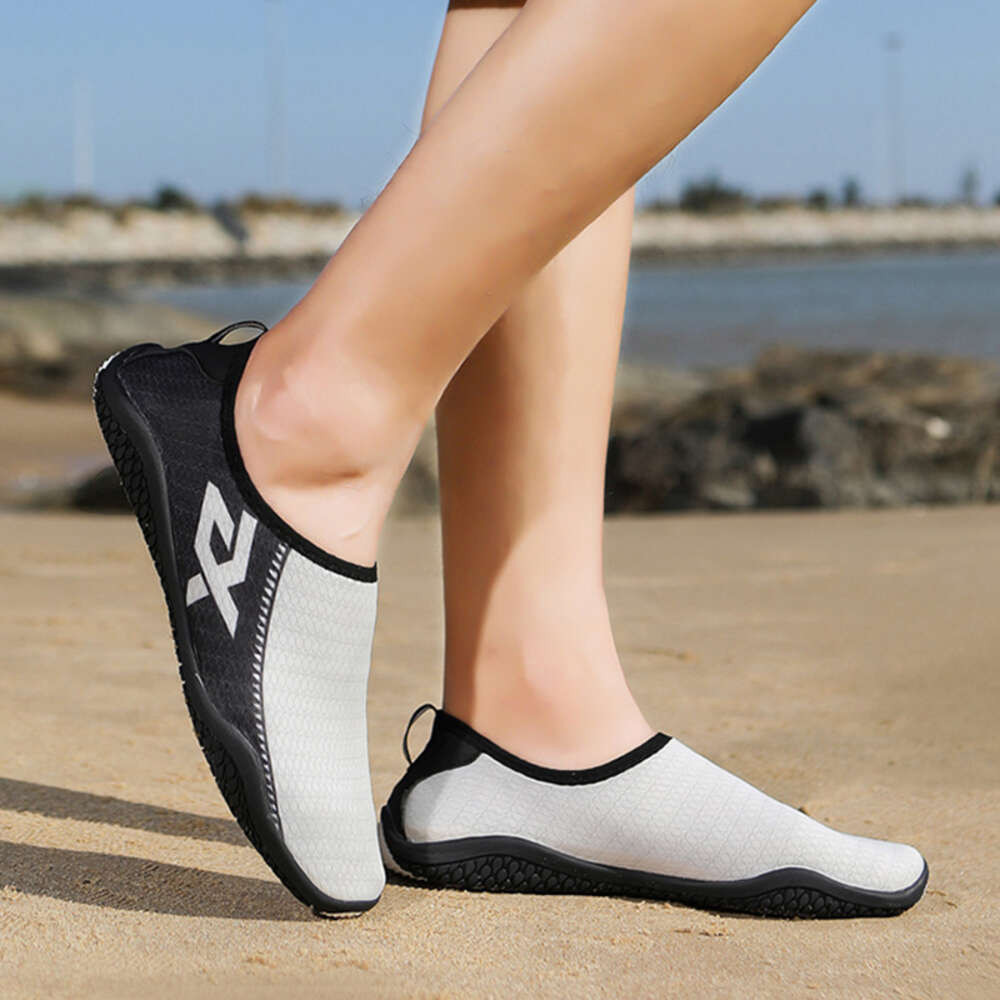 Hot Sell Wide Toe Box Upstream Skidproof Beach Sandals River Sea Minimalist Aqua for Men Swimming Water Shoes