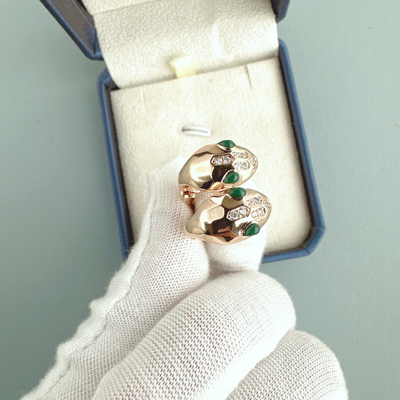 Designer Collection Style Stud Earrings Plated Gold Color Settings Cubic Zircon Diamond Green Eyes Snake Serpent Ear Clip High Quality Jewelry