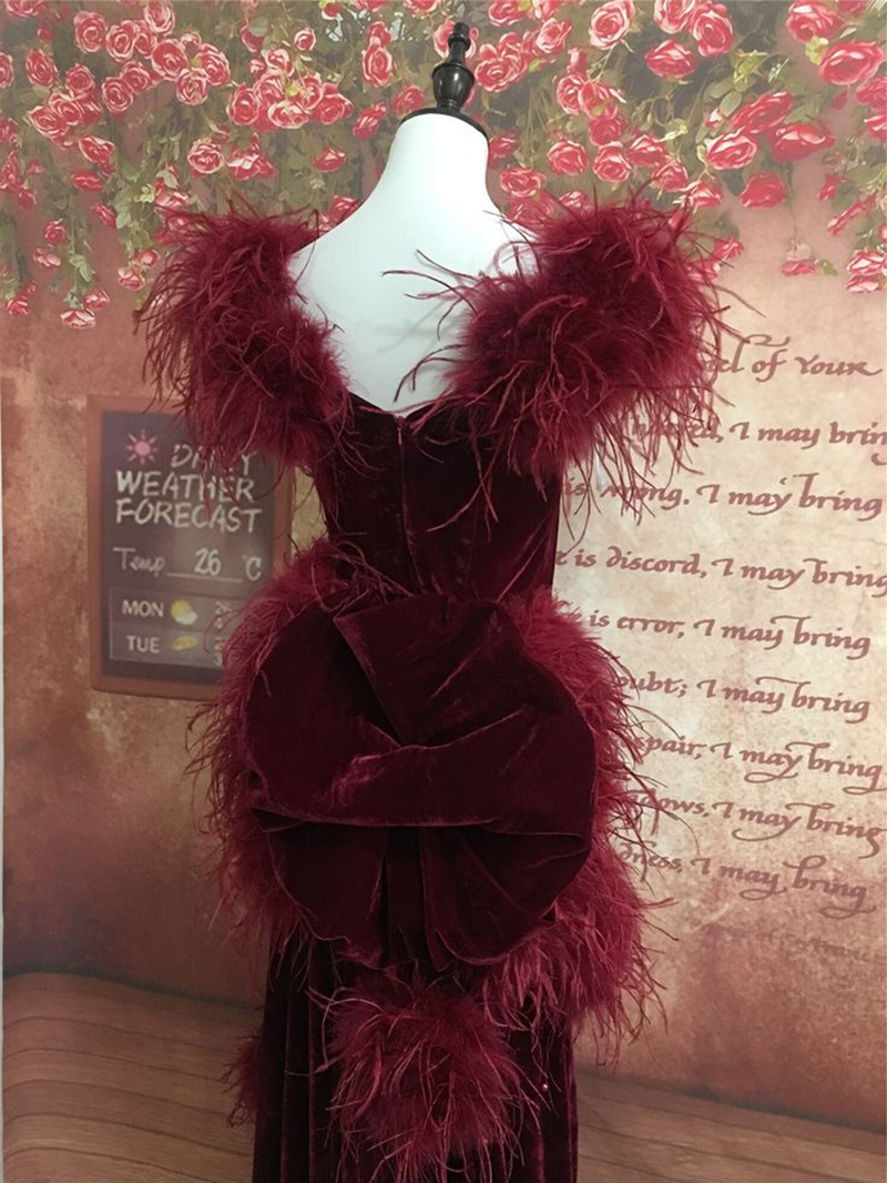 Vintage Burgundy Velvet Evening Dresses Feathers Bustle Victorian Elegant Formal Event Gowns Pearls Beaded Sleeveless Long A-Line Prom Dress For Women